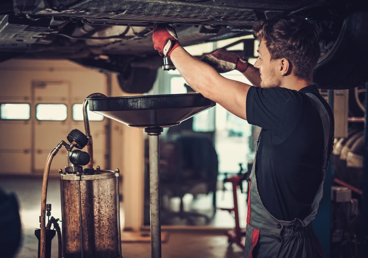 Byte av olja på verkstad i västerås
